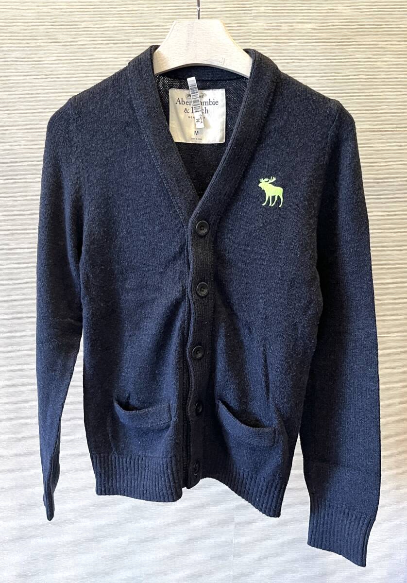 美品 Abercrombie&Fitch アバクロ カーディガン メンズM 杢紺 Vネック ニット ネオン ロゴ刺繍 やわらかい ボタン刻印 クリーニング済 DR13拍卖