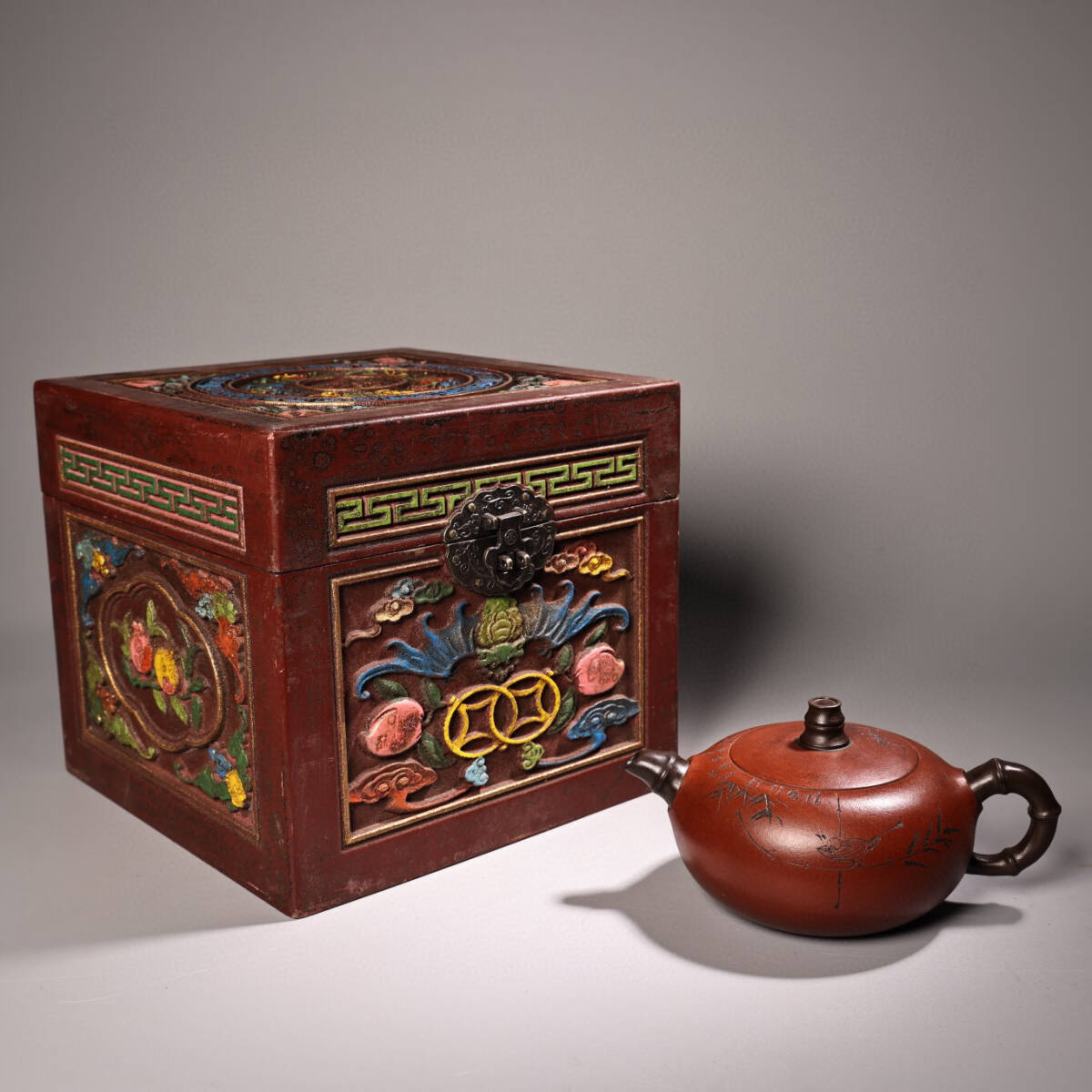 『周桂珍・原鉱・紅泥・竹子紋・紫砂壷・茶道具・箱付』極細工 置物 古賞物 中国古玩 中国古美術拍卖