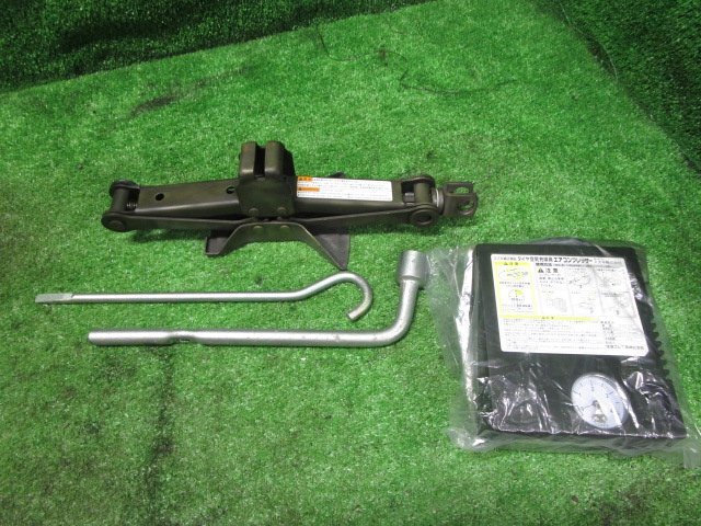 【A64713】◇パレット MK21S 車載工具 ジャッキ コンプレッサー拍卖