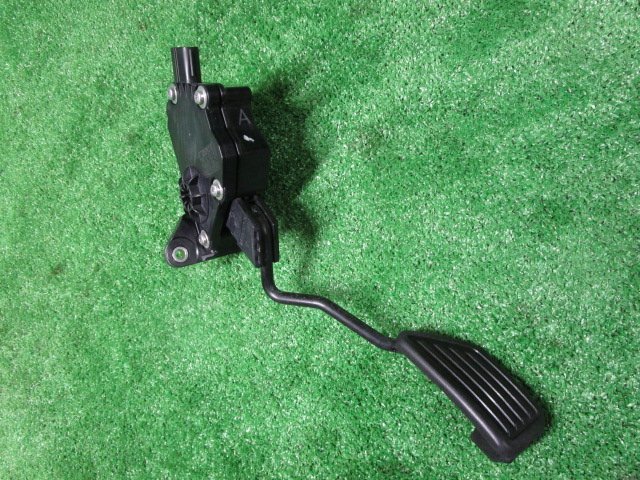 【A65032】◇タント L375S アクセルペダル 78110-B2090 拍卖
