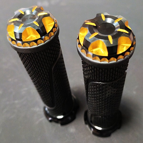 MT-15 MT-25 MT-03 MT-07 MT-09 MT-10 XJR400 4HM RH02J FZR250R FZR400RR 汎用 ラバー グリップ アルミ ハンドル バーエンド 金拍卖