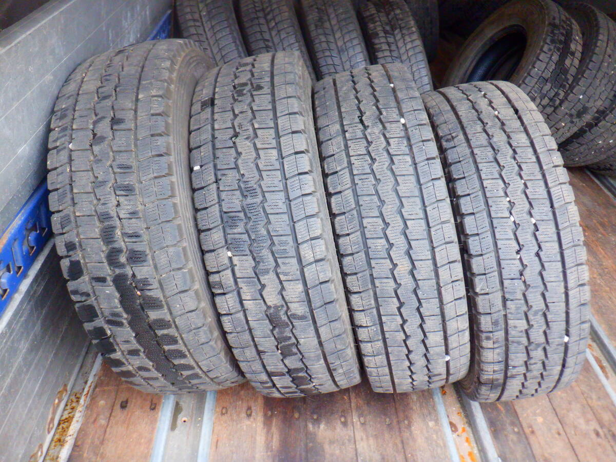 4本 22年製 スタッドレス ダンロップ ウインターマックス LT03m 225/75R16 118/116L LT 4本バリ物 T 冬タイヤ スノータイヤ 個人宅配達可拍卖