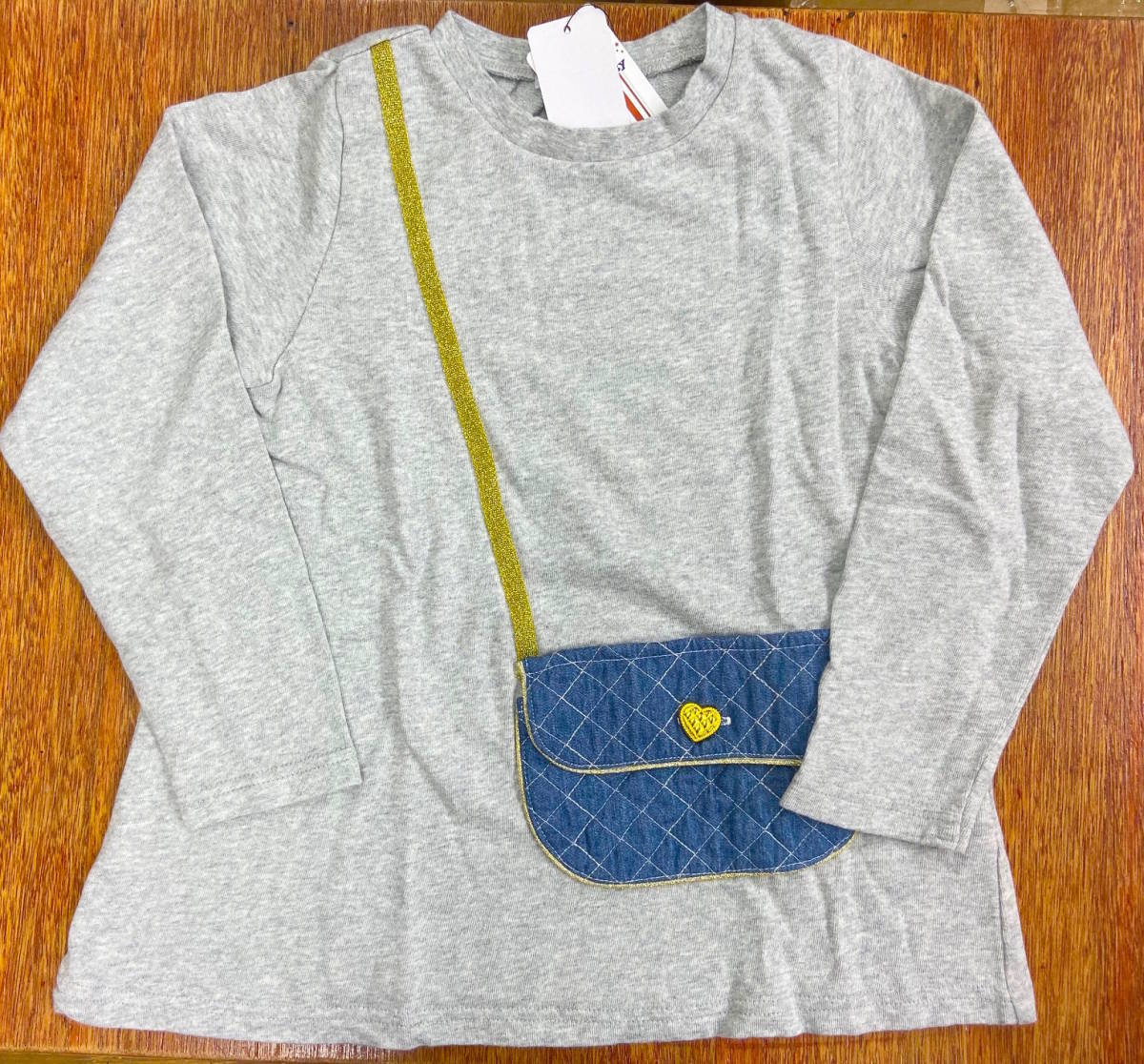 即決 新品タグ付 Donkey Jossy ドンキージョシー★デニムポシェットフェイク Aライン 裏毛トレーナー★子供 110cm 5-6才目安 ¥2090拍卖
