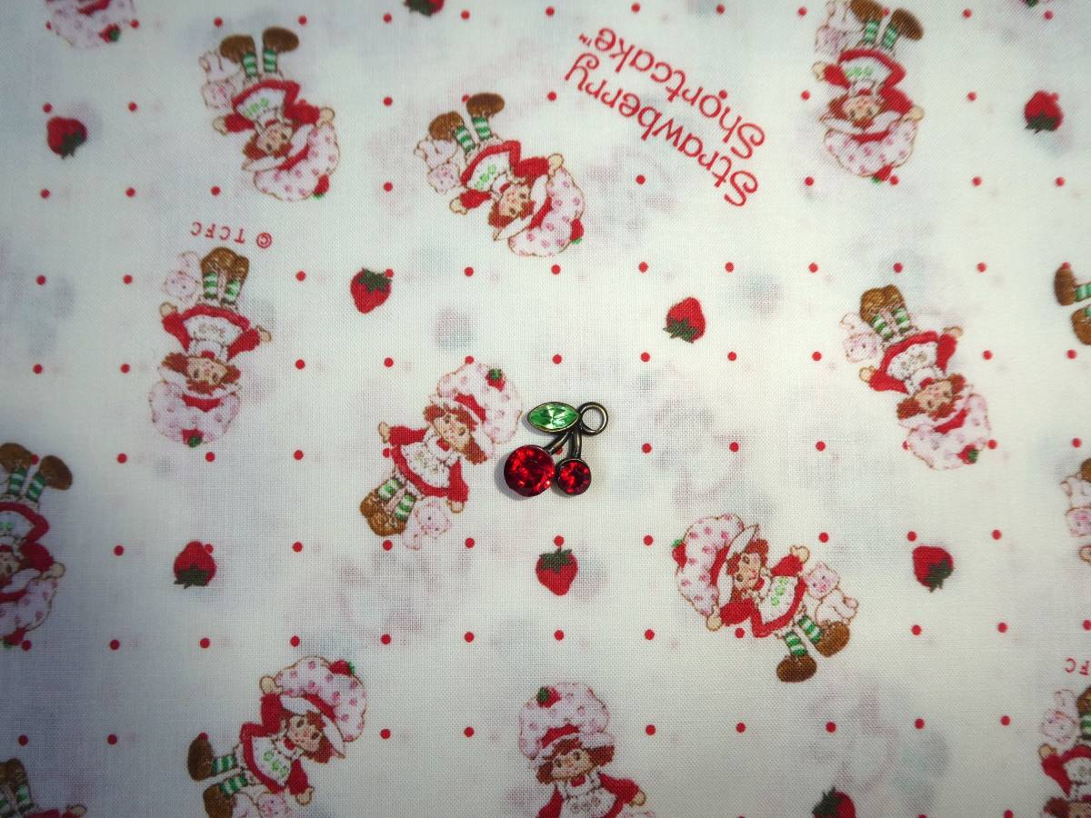最終★ストロベリーショートケーキ女の子ドット柄生地ホワイトはぎれ★レトロ昭和いちごカントリールシアン拍卖