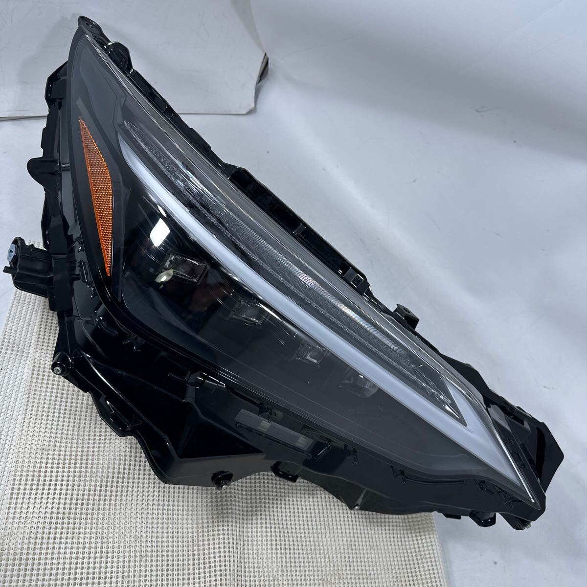 M13-4-1 良品 NX AAZA20 AAZA25 打刻11 78-58 AAZH26 等   ヘッドライト 拍卖