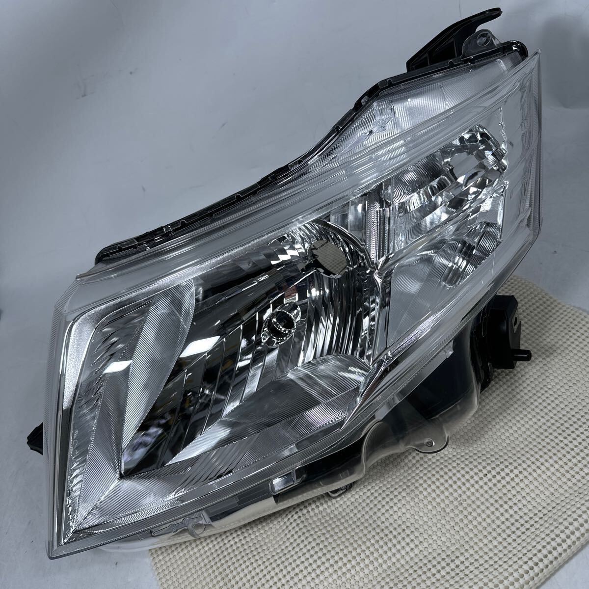 M1-4-1  良品 ルーミー 前期 M900A M910A ハロゲン W3920 ヘッドライト拍卖