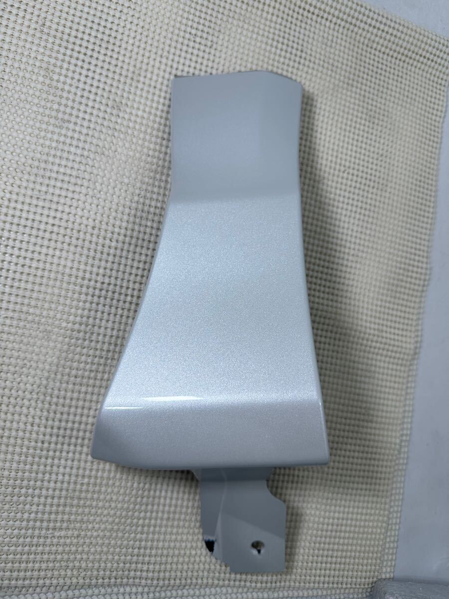 M24-1-2 新品 ハリアー MXUA80 右前089 プラチナホワイト モデリスタ サイドスカート 76911-750R1 D2611-6311拍卖