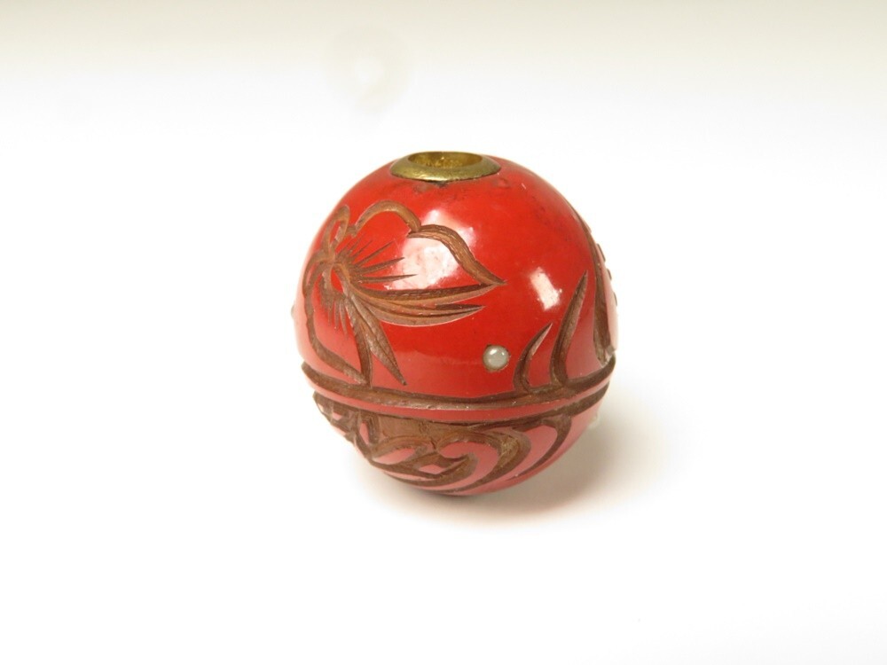 【8982】堤物 (印籠 緒締)明治期 蝶彫 お締め(初品・買取品)拍卖