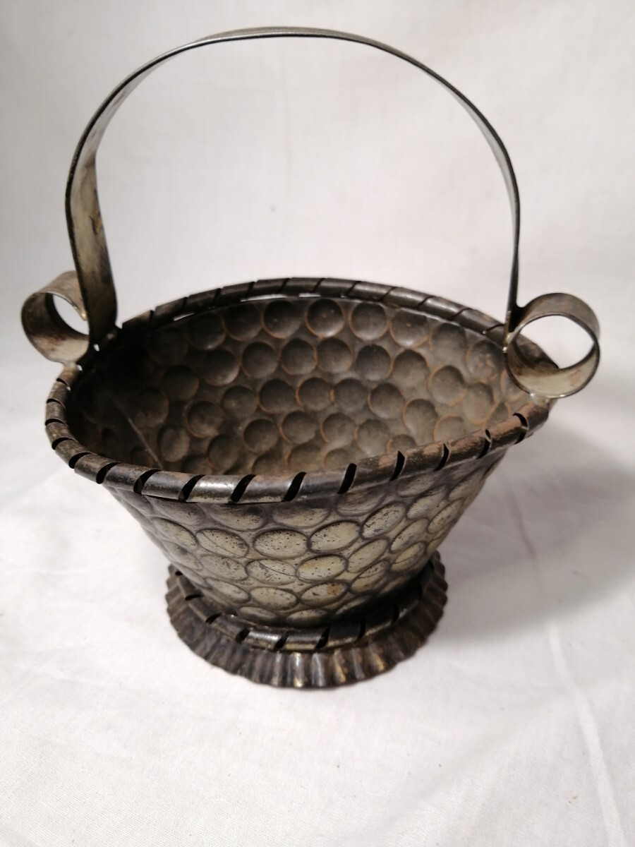 ブリキのバスケット 1960年代 アメリカ ブリキ 籠 花籠 小物入れ 金工 板金 19Z210f1 拍卖