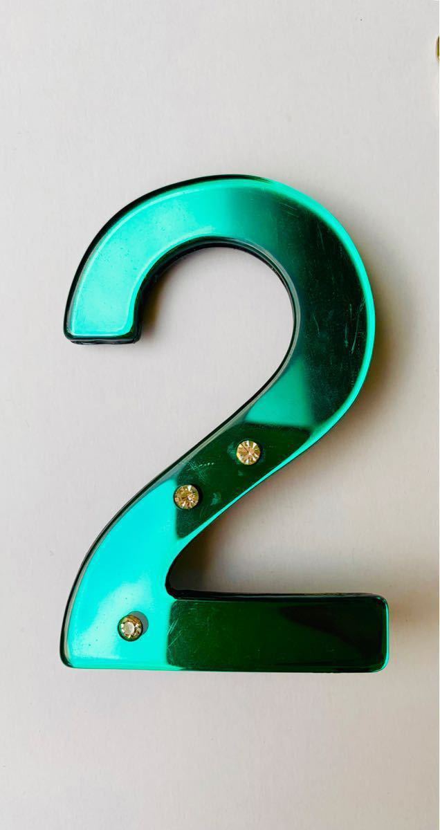 【インパクト大♪】メタリック グリーン ミラー ナンバー 2 ブローチ ラインストーン アクセサリー 大ぶり ビッグサイズ拍卖