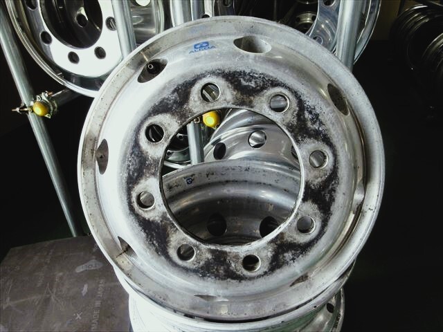 送料無料 4軸低床 アルコア アルミホイール ISO方式 平面座 19.5×6.75 147 8穴 現状品 1本価格 在庫あり拍卖