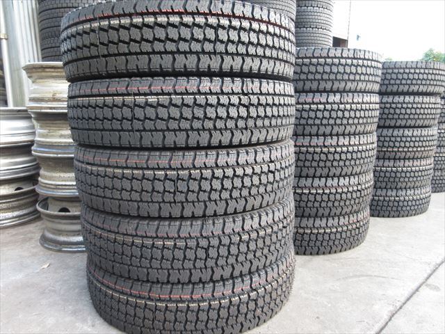 送料無料 新品未使用品 再製 スタッドレス 225/90R17.5 4本セット拍卖