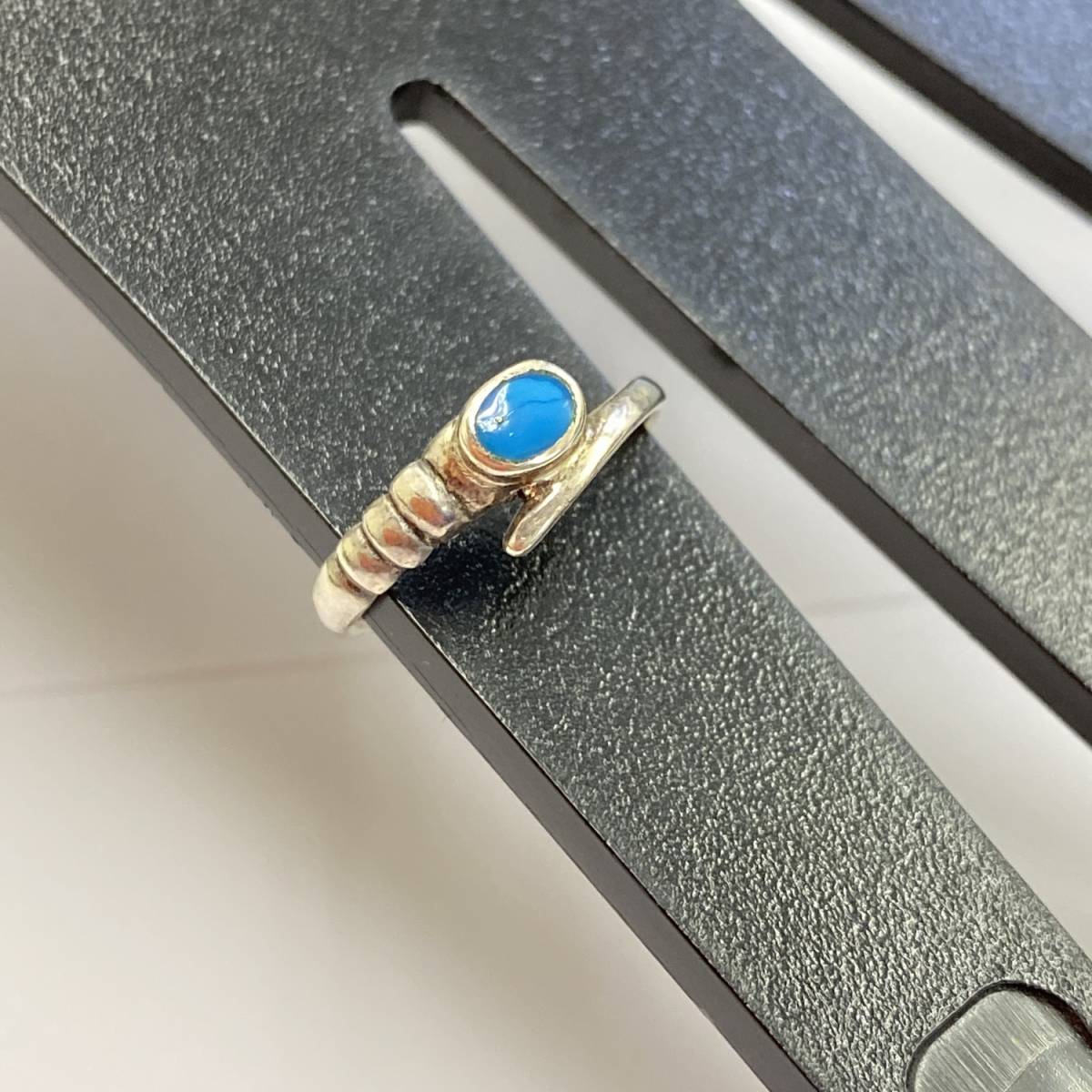 【指輪】リング 8号くらい 銀色×青の爽やかな色合い シンプル 621拍卖