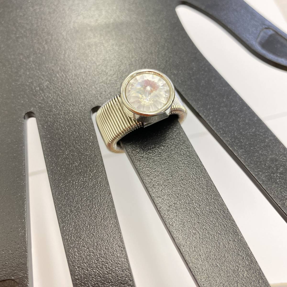 【指輪】リング 15号~フリーサイズ バネ スプリング キラキラストーン シルバー 銀色 627拍卖