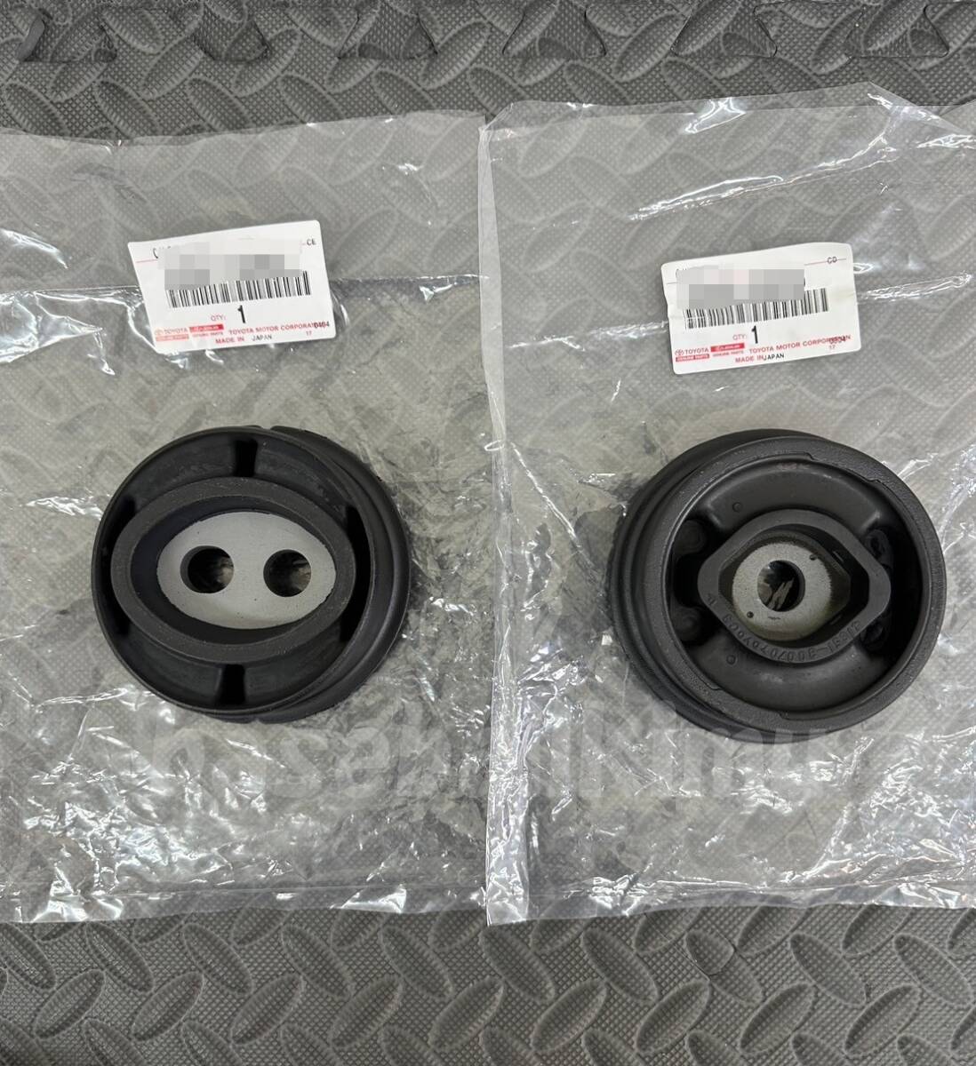 ■新品■トヨタ純正 アルテッツァ SXE10 GXE10 リヤディファレンシャル マウントクッション 2個 ボルト3本 計5点セット拍卖