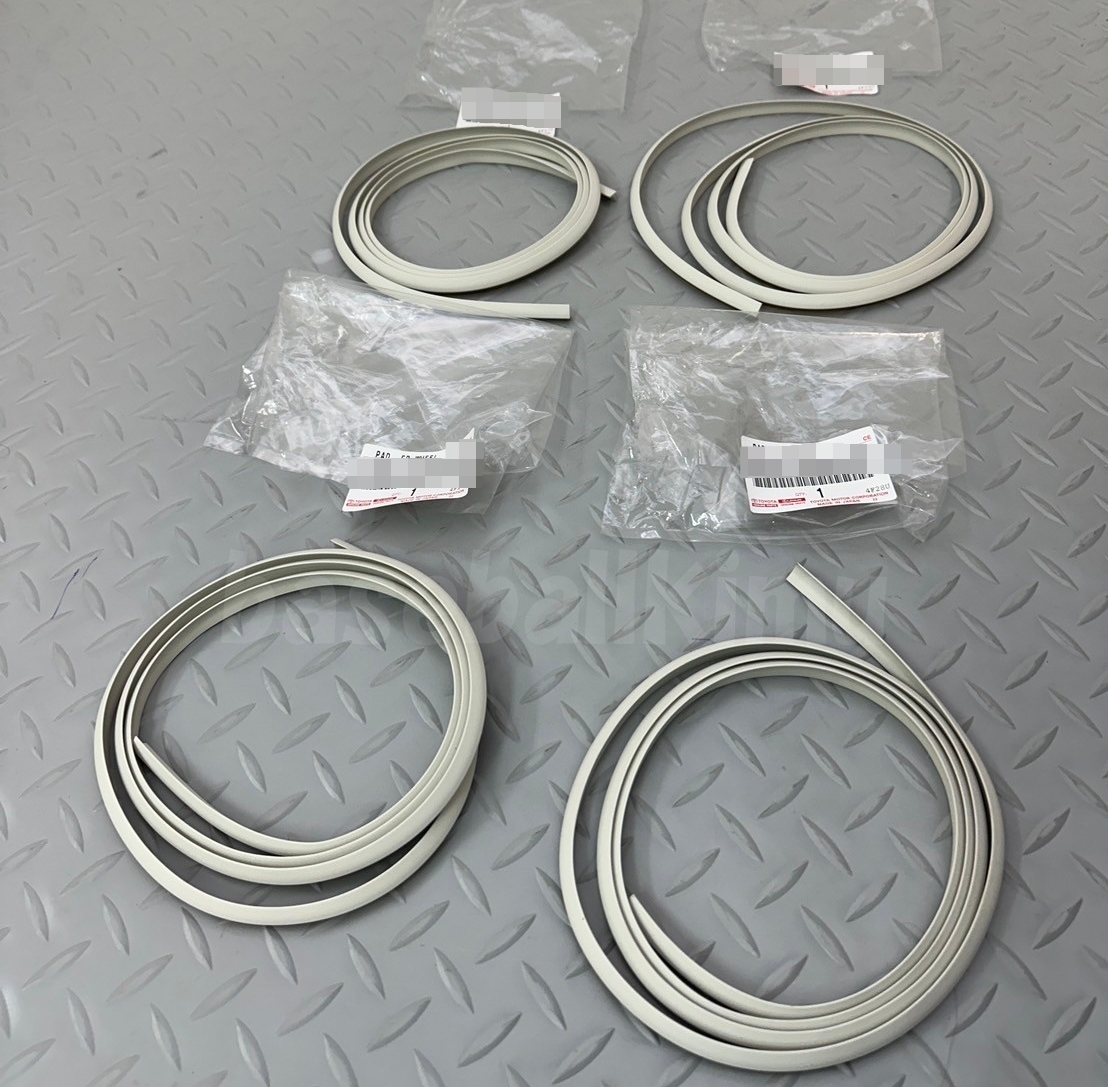 ■新品■トヨタ純正 80 ランドクルーザー フェンダーアーチシール 4点 モール ホワイト ランクル拍卖