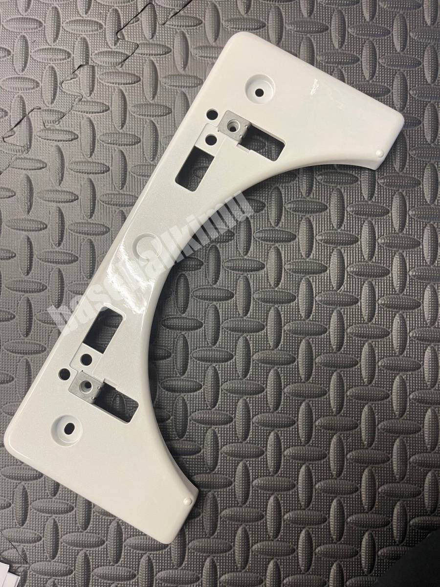 ■新品■トヨタ純正 30系後期セルシオ プレートブラケット フロントバンパーナンバーベース ホワイト拍卖