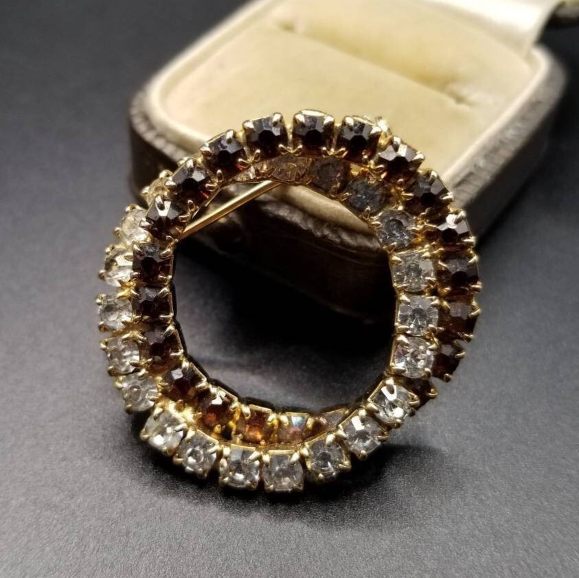 赤とクリアのラインストーン ダブルリング ヴィンテージ ブローチ エレガント 煌めき YAP④-1拍卖