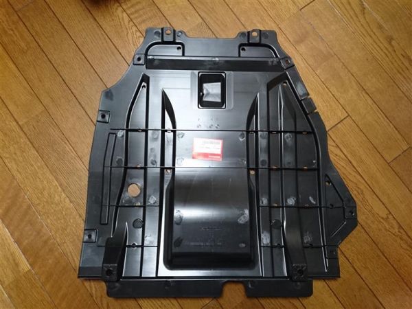 【未使用 ホンダ 純正】HONDA フィット GE6 フィットハイブリッド GP1 GP4 エンジンアンダーパネル 取り付けセット拍卖