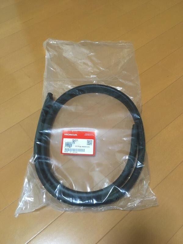 残りわずか!【未使用 ホンダ 純正】HONDA フィット GD系 リヤーボンネツトシールラバー拍卖
