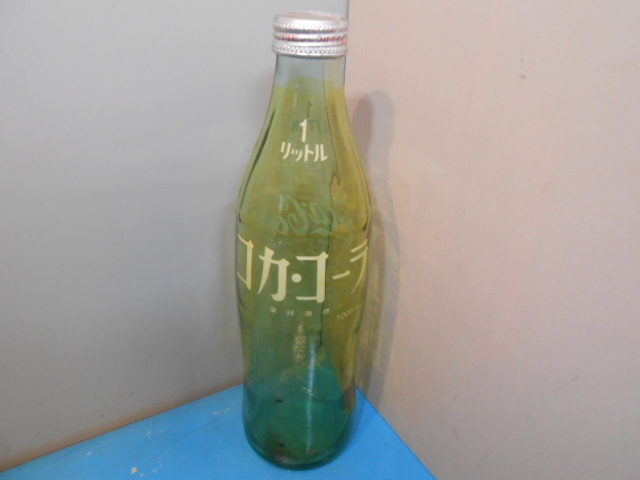 ●コカ・コーラ / 初代1㍑瓶? / 破裂防止 保護ビニール付 / Coca-Cola / アルミ蓋つき / 1970年代?/ Coke ●・・・P44拍卖