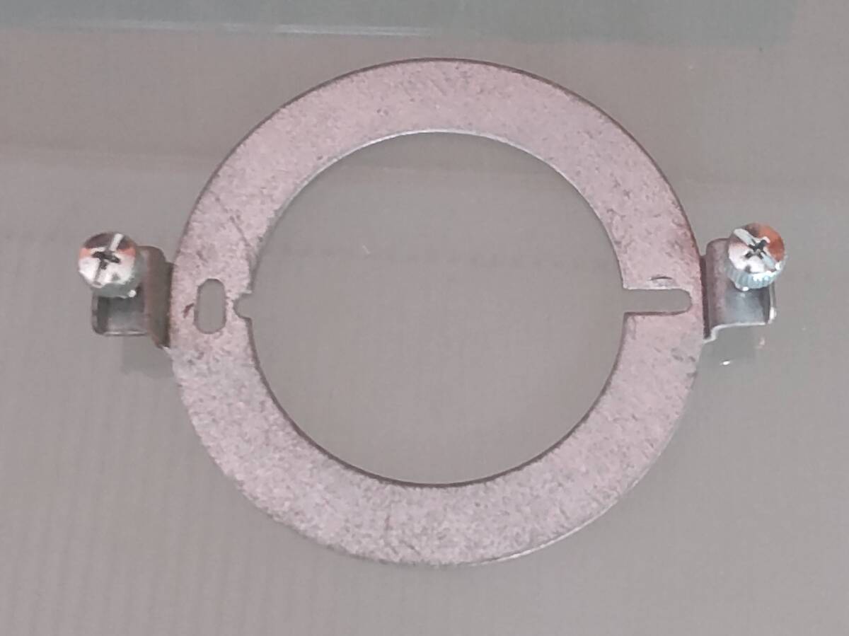 【パーツ/部品】1.1mm厚 リング金具 取付ネジ付 直径9.5cmΦ×高さ1cm 円形 金属 パーツ ホワイト ものづくり 工作に③拍卖
