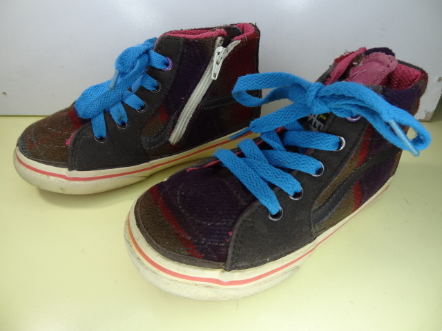 送料無料 バンズVANS 子供靴キッズ男&女の子 起毛チェックネル素材オールドスクールスケートボードタイプスニーカーシューズ 17cm①拍卖