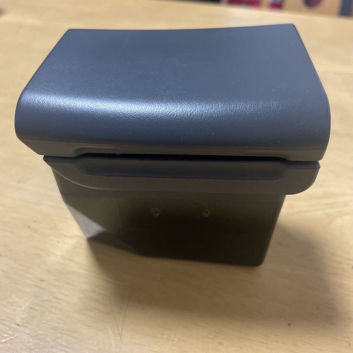 いすゞ ギガ 純正 灰皿 運転席 右 GIGA 大型 トラック いすず フォワード拍卖