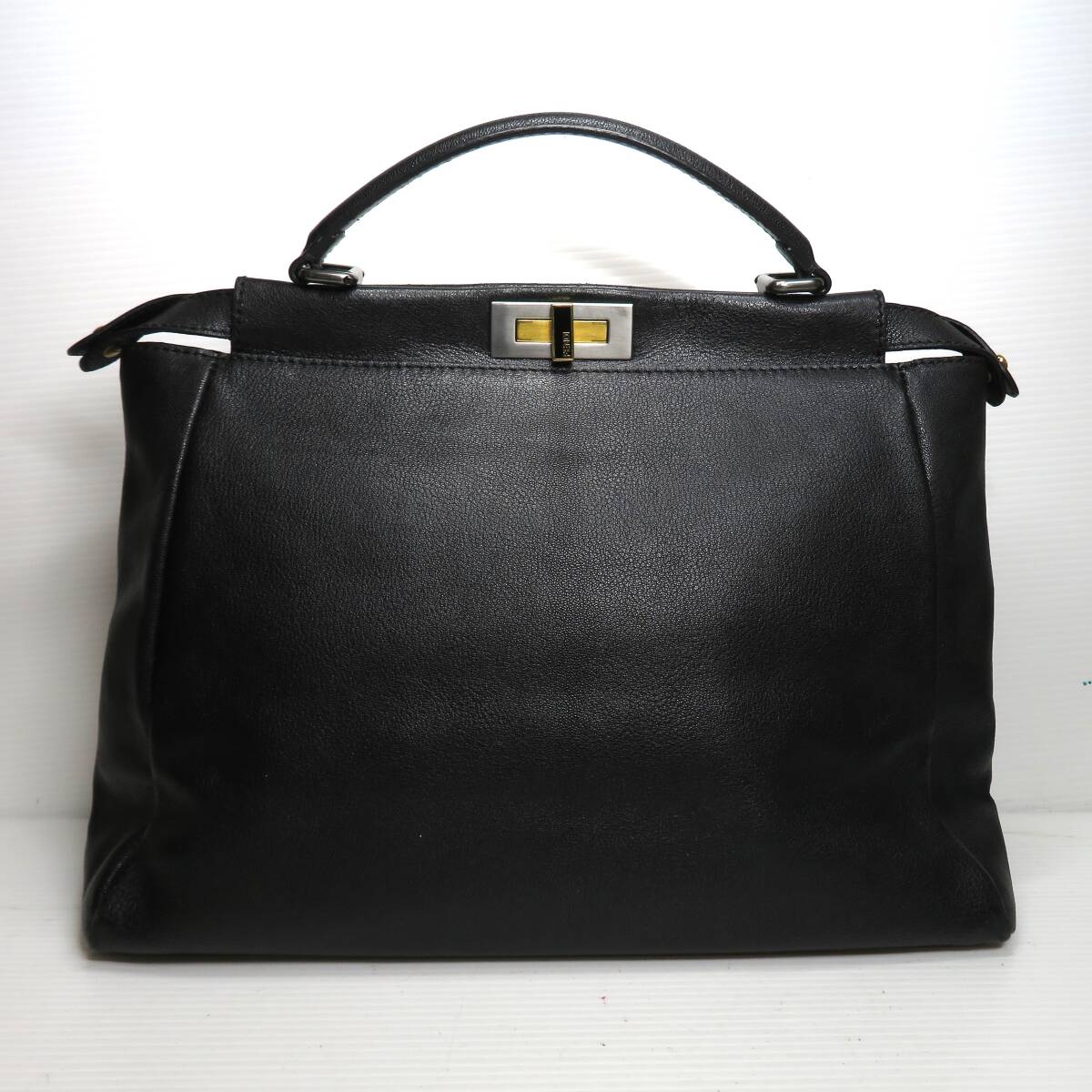 フェンディ ピーカーブー ハンドバッグ ブラック拍卖