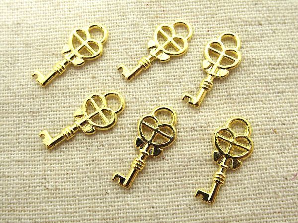 即決! 1個 鍵チャーム 金 ゴールド☆キー☆ハンドメイド アクセサリー拍卖