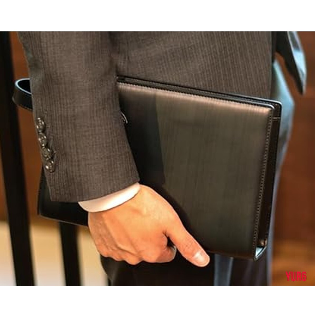 牛革 落ち着き 大人の スタイリッシュ セカンドバッグ クラッチバッグ 機能的 洗練された 高級感 冠婚葬祭 普段使い ビジネス ブラック拍卖