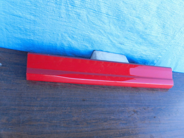 AG302 アウディ Q2 81A ドアモール 左 フロント 赤 81A853959B拍卖