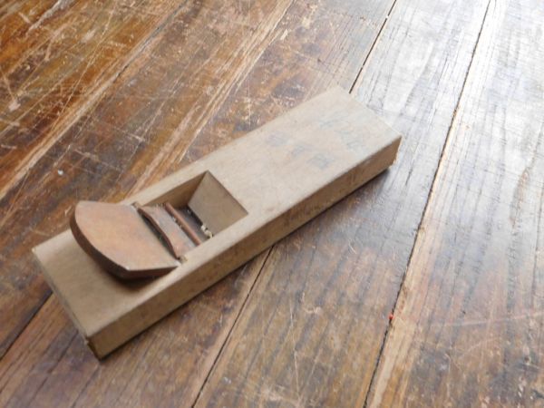 昭和レトロ 大工道具 かんな 鉋 愛染 26x8x3.5cm拍卖