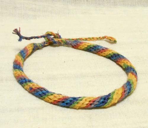 チョーカーにもなるヘンプのロングミサンガ拍卖