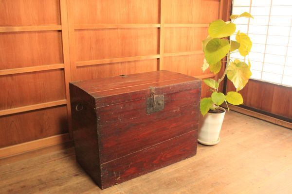 【旧家蔵出し】★アンティーク 家具『小ぶりの古い長持ち』幅約81㎝高さ約59㎝★(検:初だし/車箪笥/古家具/古民家/レトロ/当時物)61115C拍卖