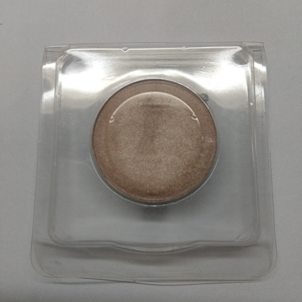 YSL イヴ サンローラン サテンクラッシュ 1(アイシャドウ)イタリア製拍卖