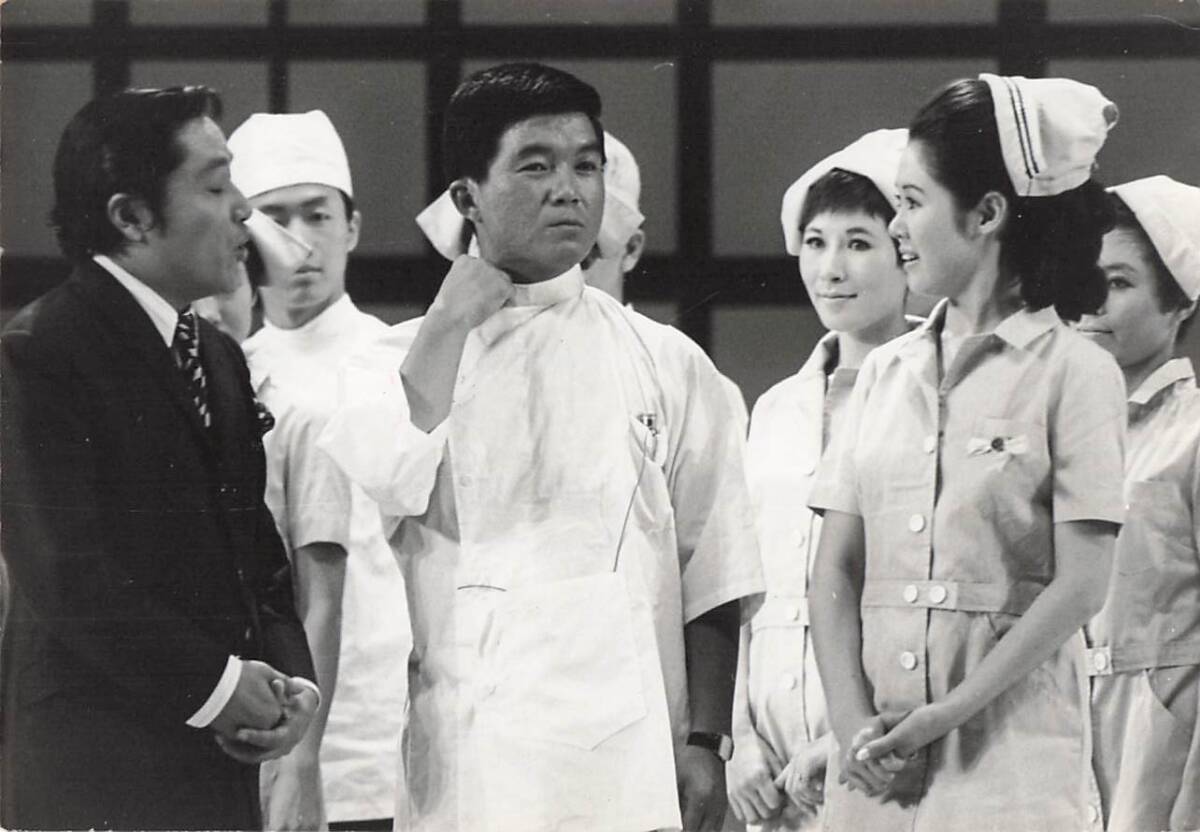 p43043『坂本九』舞台スチル 上を向いて歩こう 夢であいましょう 見上げてごらん夜の星を 明日があるさ 幸せなら手をたたこう拍卖