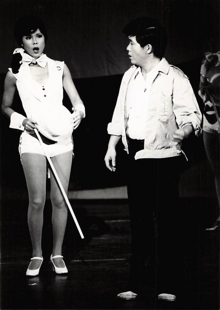 p43040『坂本九』舞台スチル 上を向いて歩こう 夢であいましょう 見上げてごらん夜の星を 明日があるさ 幸せなら手をたたこう拍卖