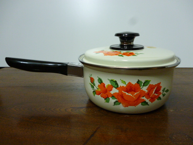 昭和レトロ ホーロー 片手鍋 バラ 薔薇 琺瑯 キッチン インテリア ディスプレイ 拍卖