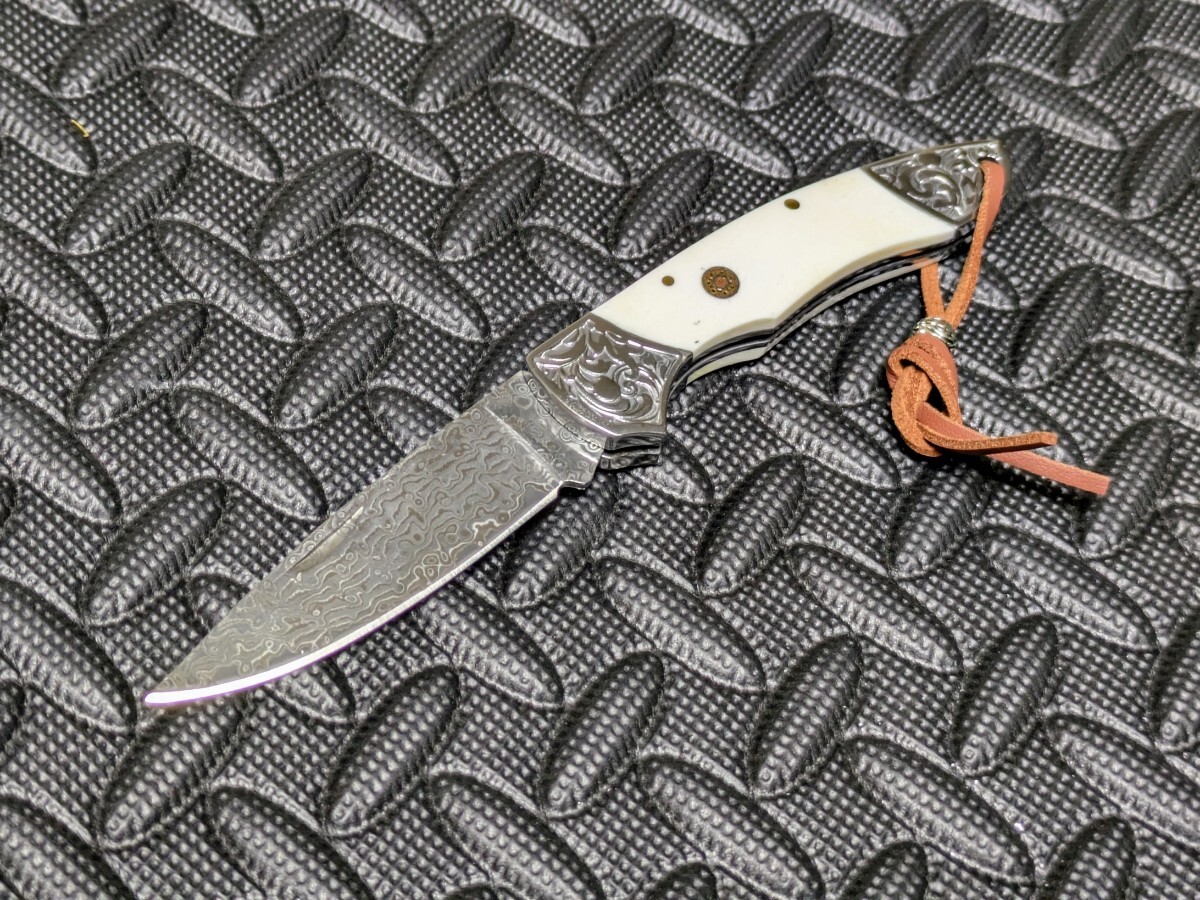 ダマスカス鋼 フォールディングナイフ 牛骨ハンドル カウホルン 革ケース付き拍卖