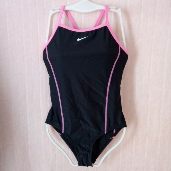§【新品】 NIKE 競泳用水着 黒色/ピンクライン 160L寸拍卖
