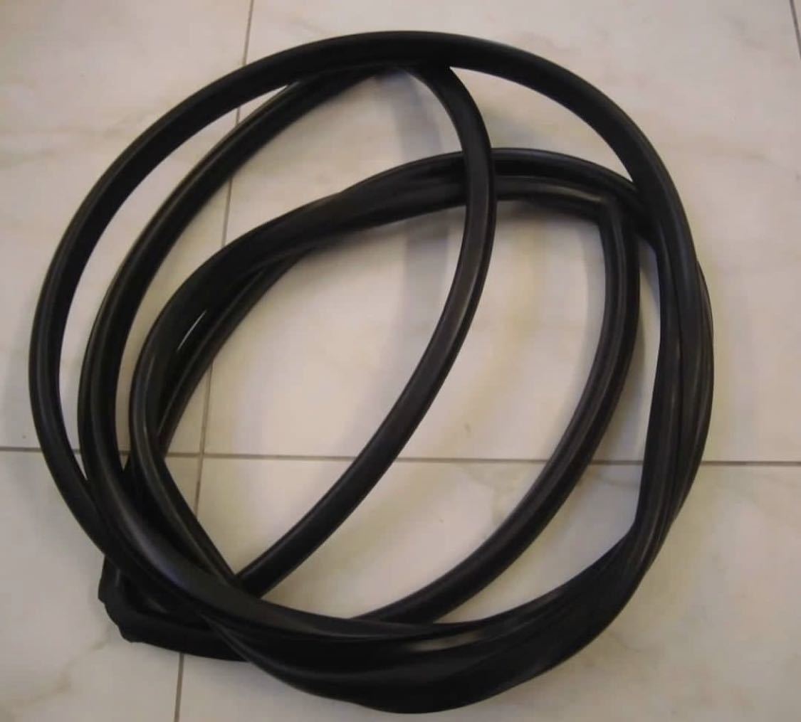 1963年式1964年式シボレーインパラコンバーチブル、H/T用フロントガラスウエザーストリップ新品。ウィンドーシール ローライダー拍卖