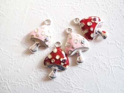 メタルチャーム きのこ SWラインストーン付き拍卖