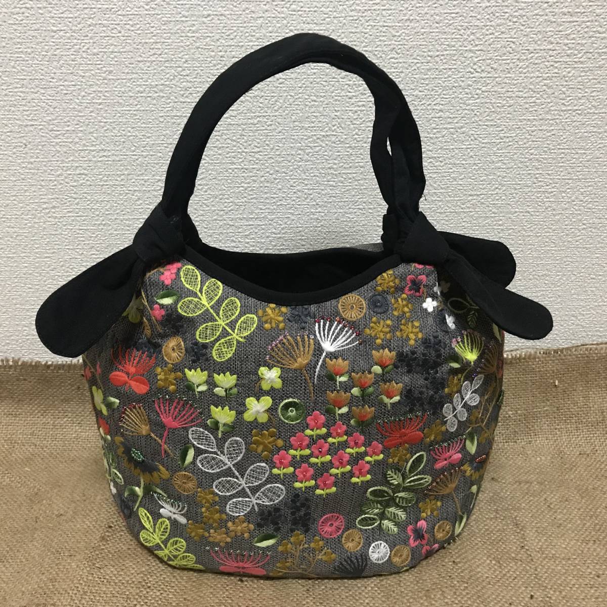 ★ 花の刺繍 ハンドバッグ 新品 ★ ベトナム製 送料込み 01拍卖