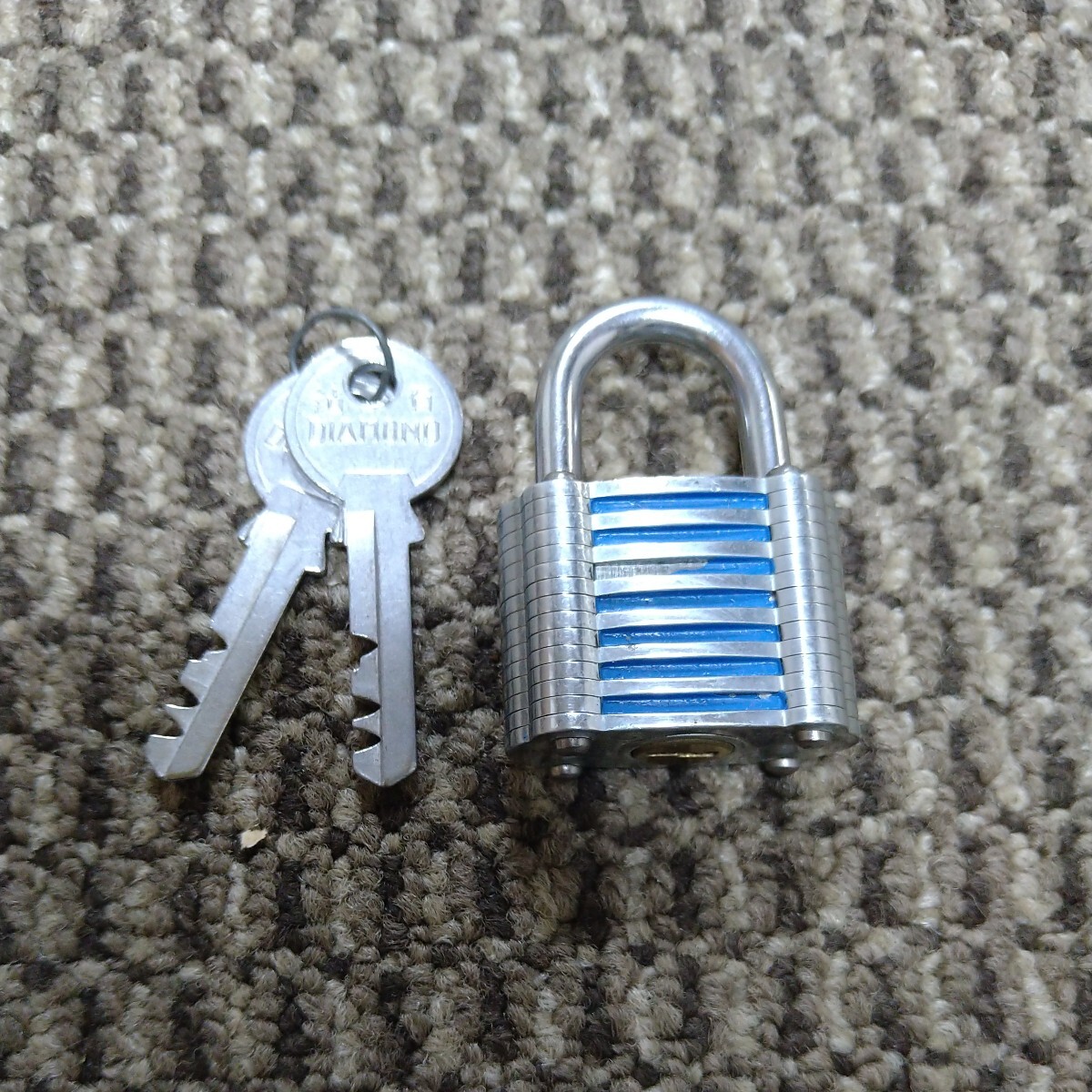 ジャンク品/長期保管品/DIAMOND/南京錠/鍵違い/35mm中/レア品/ブルー/防犯/セキュリティ対策拍卖