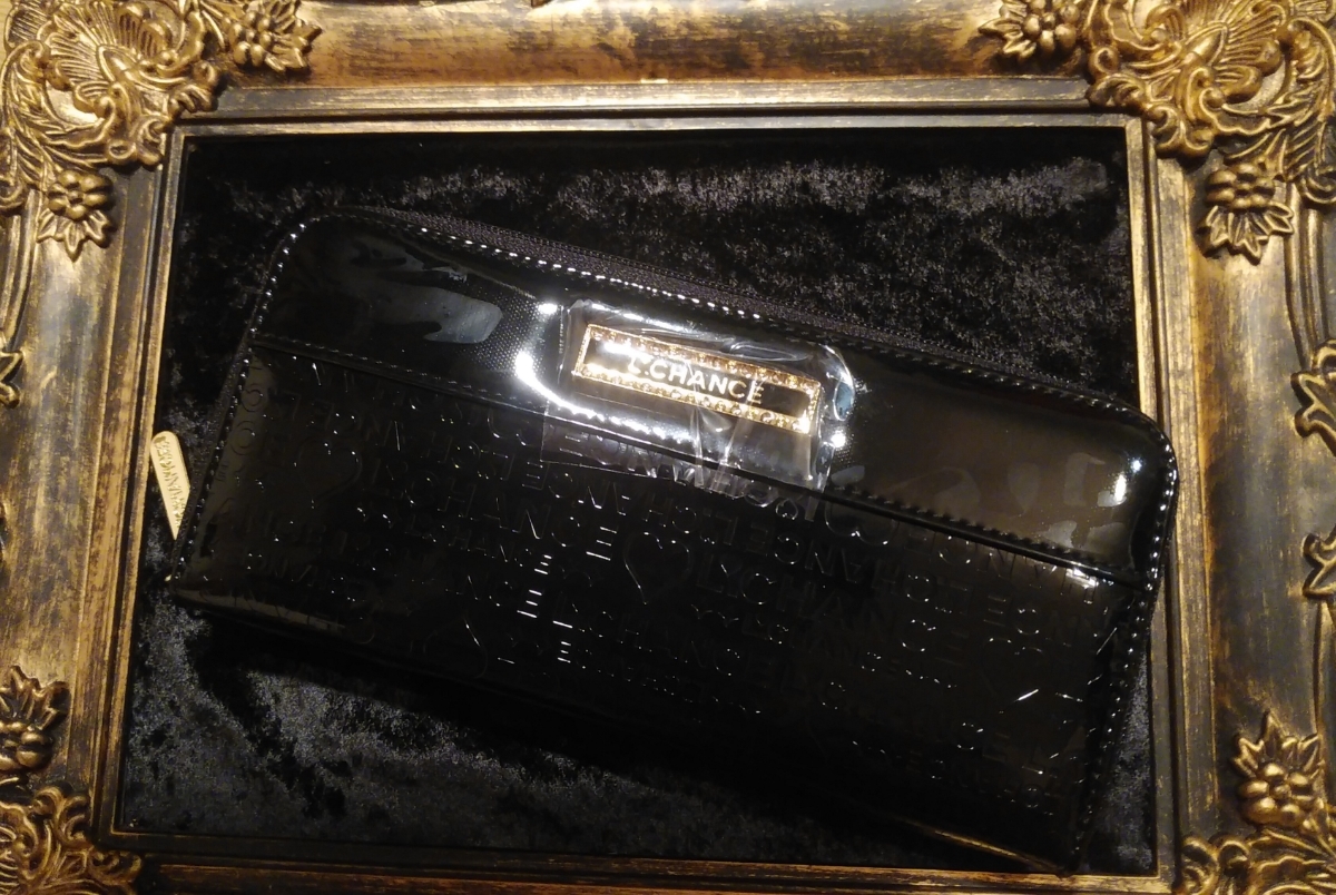 即決☆新品☆ エナメル ハート ロゴデザイン ラウンド長財布 ♪ ブラック 黒拍卖