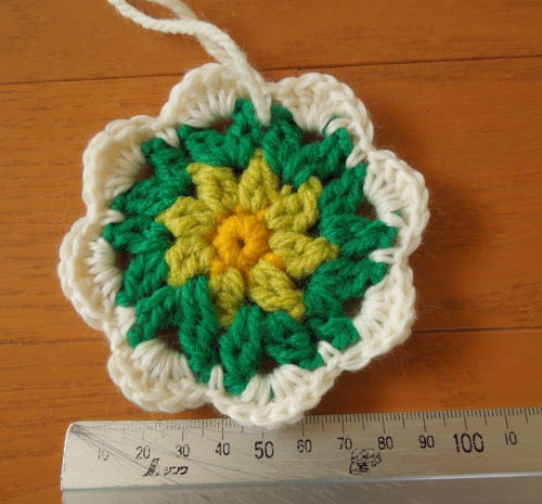 白 ドイリー モチーフ 直径約9、5cm オーナメント 毛糸  1枚 吊るして飾れます インテリア 雑貨 ラッピング ガーランド材料拍卖