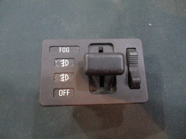 ■BMW E23 フォグ ランプ スイッチ 中古 1372451 部品取あり エアコン 内気循環 ハザード スピーカー 前後 パワーウインドー オンボード■拍卖