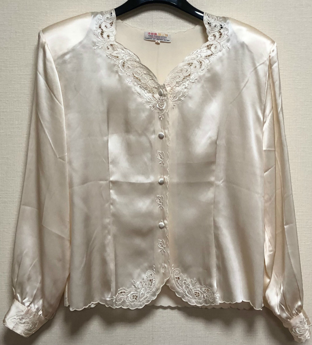 高品質シルク100%白色刺繍パジャマLサイズ拍卖