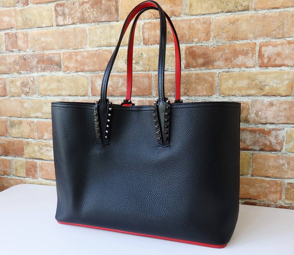 ★クリスチャン ルブタン★トートバッグ カバタスモール 黒 イタリア製 美品♪拍卖
